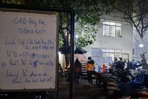 Công an làm thẻ căn cước gắn chíp thâu đêm cho người dân Hà Nội