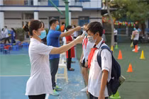 Hà Nội 'đổi màu' cấp độ dịch, trẻ trở lại trường, phụ huynh nửa mừng nửa lo