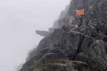 Lời kể du khách ngã từ mỏm đá chụp ảnh "sống ảo" xuống vách núi