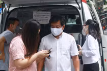 Ông Đoàn Ngọc Hải bán dứa ở Hà Nội giúp dân Điện Biên