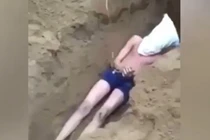 Nghệ An: Triệu tập nhóm đối tượng trùm đầu chôn sống nam thanh niên