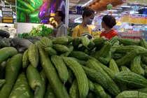 Giá cả tăng sốc, dân đã cạn hết tiền mua sắm