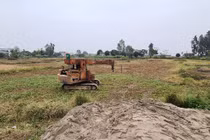 Máy ép cọc đổ đè chết 2 cháu bé ở Bắc Ninh: Trách nhiệm NĐT hay chủ thầu?