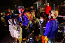 Đà Nẵng thuê xe khách chở người dân chạy xe máy về quê