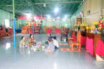 Ngàn lẻ một chuyện làng: 'Thánh mẫu' chữa bệnh bằng… nước lã