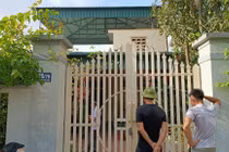 Con trai nghi ngáo đá cắt cổ mẹ đẻ tử vong 