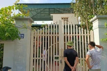 Con trai nghi ngáo đá cắt cổ mẹ đẻ tử vong 