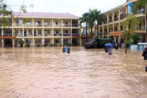 Quảng Ninh: Mưa lớn gây ngập úng kinh hoàng tại Cẩm Phả