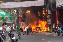 Ngọn lửa kinh hoàng thiêu rụi 4 nhà ở Vĩnh Phúc