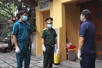 Video: Nghẹn lời thời khắc giao tro cốt nạn nhân COVID-19 về gia đình