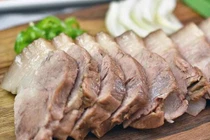 Đổi bữa tối giao thừa sang món mới, hóa ra món “thịt hấp trắng” ăn rất ngon