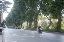 Đường phố Hà Nội bớt ngột ngạt trong ngày đầu nghỉ Tết dương lịch