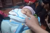 Hà Nam: Phát hiện bé gái sơ sinh bị bỏ rơi trước cổng chùa