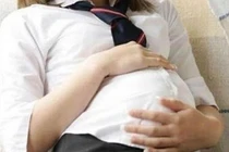 Nữ sinh lớp 8 mang thai với nam sinh lớp 7: Bé gái có phạm luật? 