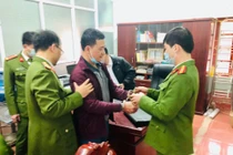 Bắt giam hiệu trưởng vì chiếm đoạt tiền của giáo viên và học sinh