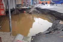 Hiện trường san lấp “hố tử thần” rộng hơn 100m2 tại Chương Mỹ