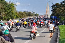 Nhiều tuyến đường cả nước ùn tắc nghiêm trọng trong ngày 30/4