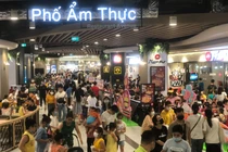 “Biển người” ăn, uống nhộn nhịp như chưa hề có dịch tại Aeon Mall Hà Đông