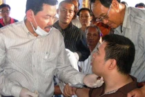 Lương y Võ Hoàng Yên bị tố lừa đảo: Nhiều địa phương cấp phép chữa bệnh... trách nhiệm ai? 