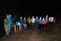 Bắt 8 đối tượng xuất cảnh trái phép từ Việt Nam sang Lào