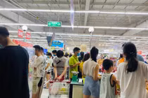 Hà Nội nới lỏng: Siêu thị tối cuối tuần đông người, đã chủ quan trước COVID-19?