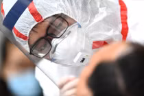 Thủ tướng Phạm Minh Chính chủ trì họp khẩn về chống dịch COVID-19