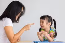 Vợ hắt hủi đứa lớn như con ghẻ, nghi ngờ tôi lén đi xét nghiệm ADN