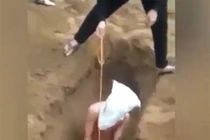 Điều tra, xác minh clip ghi cảnh một thanh niên bị chôn sống