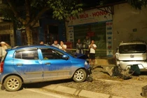 Đang đi bộ, người phụ nữ bị ô tô đâm tử vong