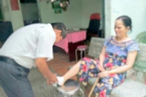 Thực hư chuyện chữa xương khớp bằng… kiến vàng