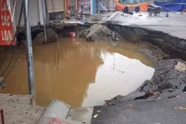 Xử lý “hố tử thần” ở Hà Nội đã tốn bao nhiêu đá, xi măng, sắt thép?
