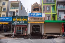 Hiện trường “hố tử thần” khiến 20 hộ dân phải sơ tán ở Hà Nội