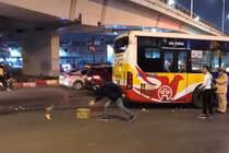 Cụ bà 80 tuổi bị xe buýt cán tử vong khi đang đi bộ