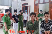 Tin nóng 19/9: Vừa bước ra khỏi cửa 1 phụ nữ bị chém chết