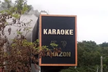 Cháy quán hát karaoke, khói bốc cao hàng trăm mét