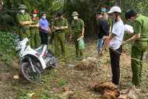 Dùng dây điện siết cổ tài xế xe ôm cướp tài sản