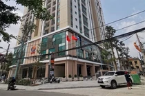 Người phụ nữ rơi tầng cao chung cư xuống đất tử vong ở Hà Nội