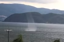 Giải mã hiện tượng 3 vòi rồng cùng xuất hiện ở Nha Trang