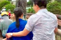 Tài xế taxi liều mình nhảy xuống sông cứu cô gái trẻ