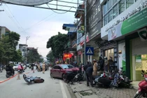 Video: Ô tô "điên" đâm 7 xe máy ở Lào Cai