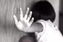 Cụ ông 71 tuổi nhiều lần giở trò đồi bại với 2 bé gái 8 tuổi