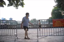 Người dân Hà Nội đổ xô đi tập thể dục dù chưa được phép