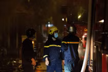 Cháy lớn tại shop quần áo cao cấp khiến 4 căn hộ bị thiêu rụi