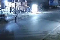 Video: Người đàn ông bị chém dã man ở quán ăn đêm