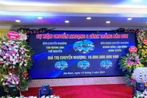 Xôn xao hình ảnh buổi lễ nhượng bán hoa lan 5 cánh trắng gần 19 tỷ ở Hà Nam