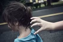 Công an giải cứu 6 bé gái trong đường dây buôn bán trẻ em