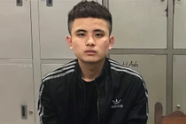 Nam thanh niên đâm bạn gái trọng thương rồi lấy điện thoại bỏ đi