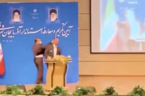 Tân thống đốc bị tát vào mặt tại lễ nhậm chức ở Iran