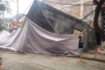 Hiện trường nhà 3 tầng đổ sập trong đêm, một cụ bà thoát chết