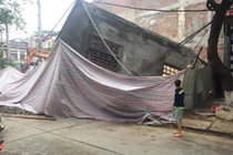 Hiện trường nhà 3 tầng đổ sập trong đêm, một cụ bà thoát chết